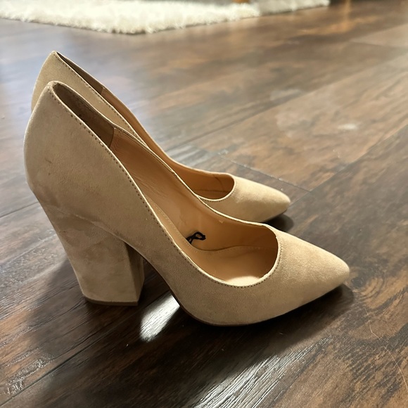 Express Heels - Picture 4 of 5